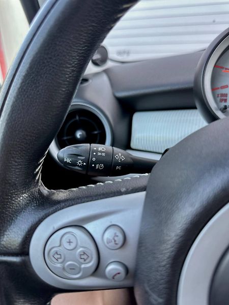 Mini Cooper (2010)  1.6D 50 CAMDEN AUTOMAT VYBAVA - fotka 20 z 31
