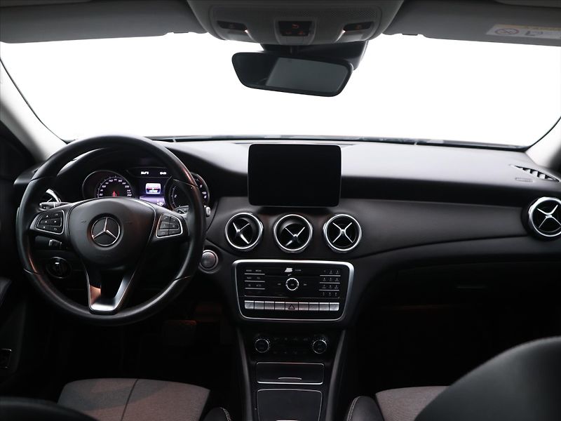 Mercedes-Benz GLA 2,1 200d 100kW 4Matic CZ DPH - fotka 21 z 29
