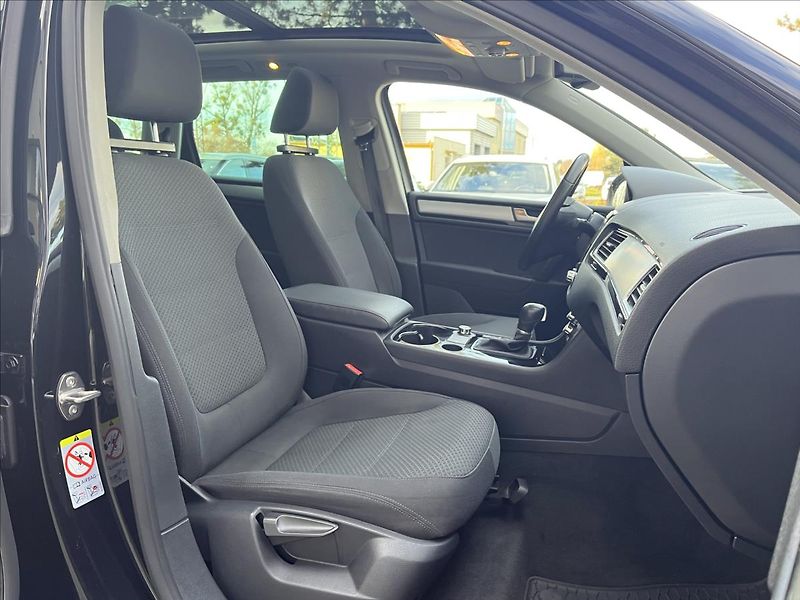 Volkswagen Touareg 3,0 TDI  V6 150 kW DSG 4M - fotka 20 z 36