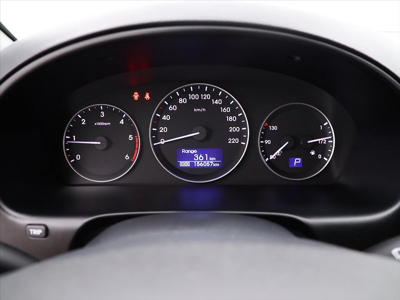 Hyundai H 1 Starex 2,5 CRDi 125kW Automat - fotka 17 z 32