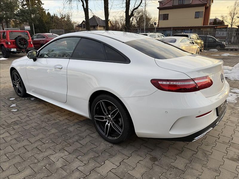 Mercedes-Benz Třídy E 220d 4Matic AMG - fotka 7 z 29