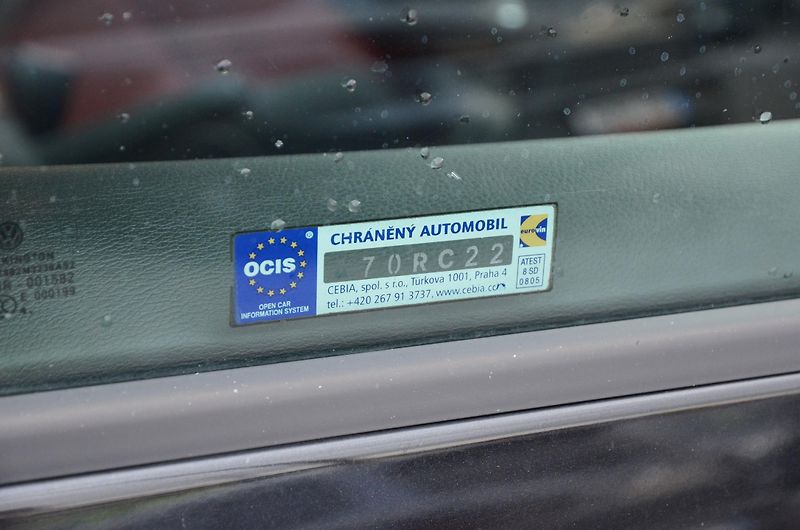 Volkswagen Touran (2005) 2.0 TDi 103kW / 2x sada kol - fotka 10 z 26