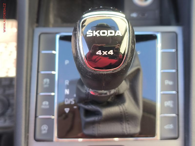 Škoda Superb (2022) 2.0 TSi 4x4, ČR, Scout, DSG - fotka 22 z 36