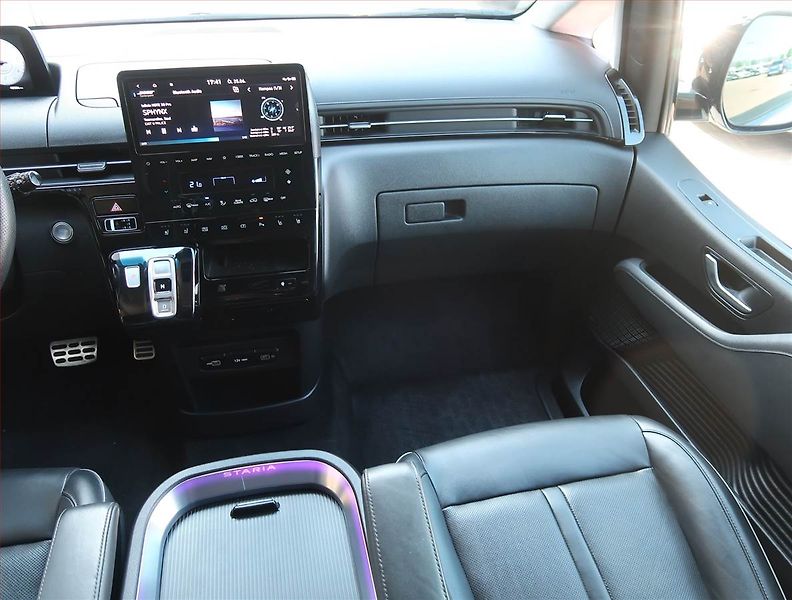Hyundai Staria (2022) 2.2 CRDi - fotka 8 z 15
