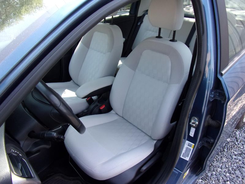 Citroën C-Elysée (2016) 1.6HDi 73kW EXCLUSIVE PŮVOD ČR - fotka 14 z 20