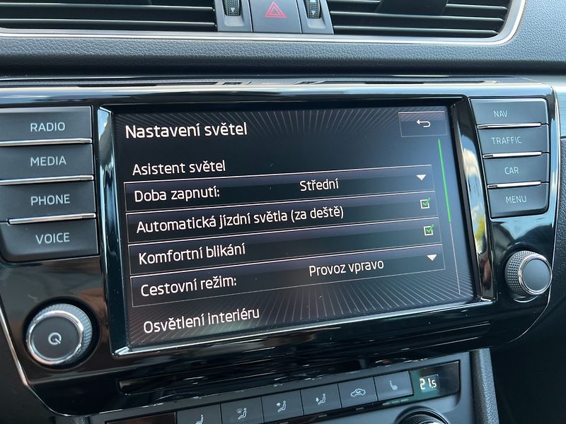 Škoda Superb (2015) 2.0TDi 110kW DSG! Style+! ČR! - fotka 33 z 40