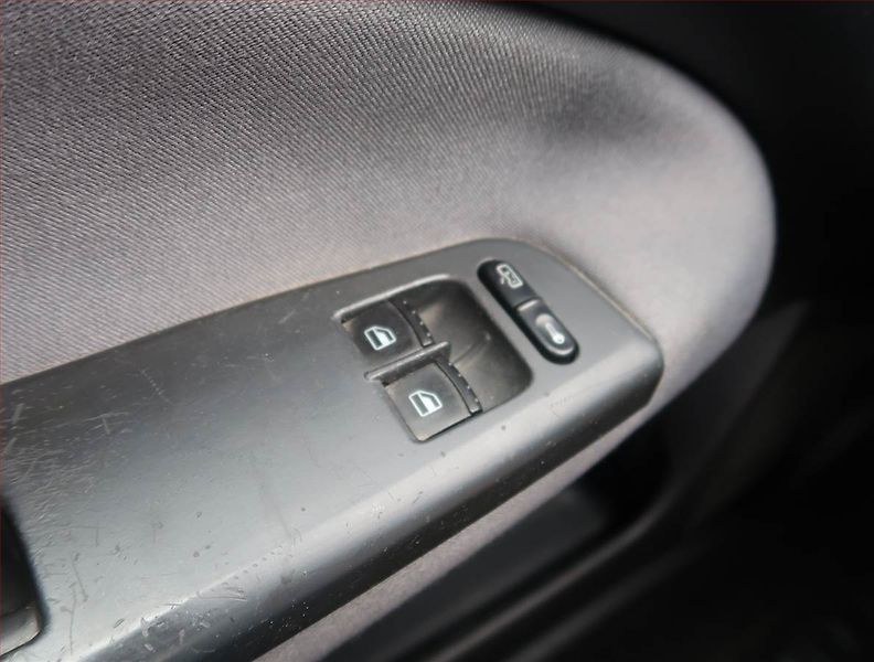 Škoda Octavia (2009) 1.6, LPG, nová STK, Tažné - fotka 15 z 17