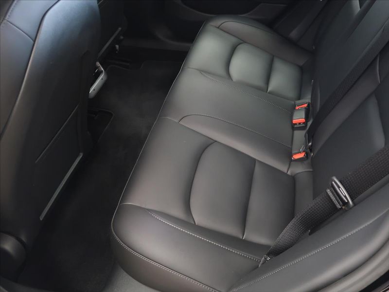 Tesla Model 3 0,0 1. majitel zánovní - fotka 16 z 32