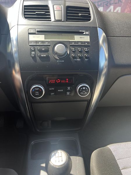 Suzuki SX4 1.6VVTi, 4x4 - fotka 17 z 20