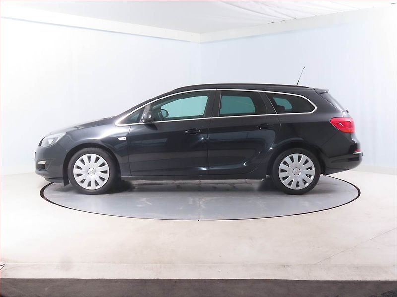 Opel Astra (2015) 1.4 T, Tempomat, Park. senzory - fotka 3 z 15
