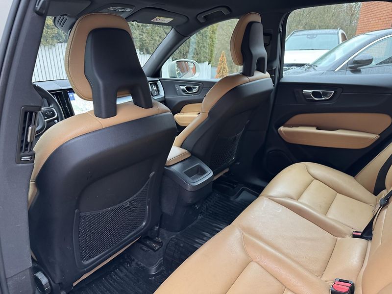 Volvo XC60 XC60-D5-173KW-AWD-ČR - fotka 17 z 28