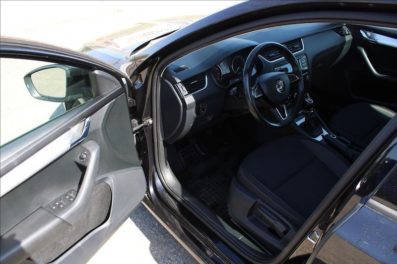 Škoda Octavia 1,5 TSi  AMBITION, DPH, ČR - fotka 9 z 34