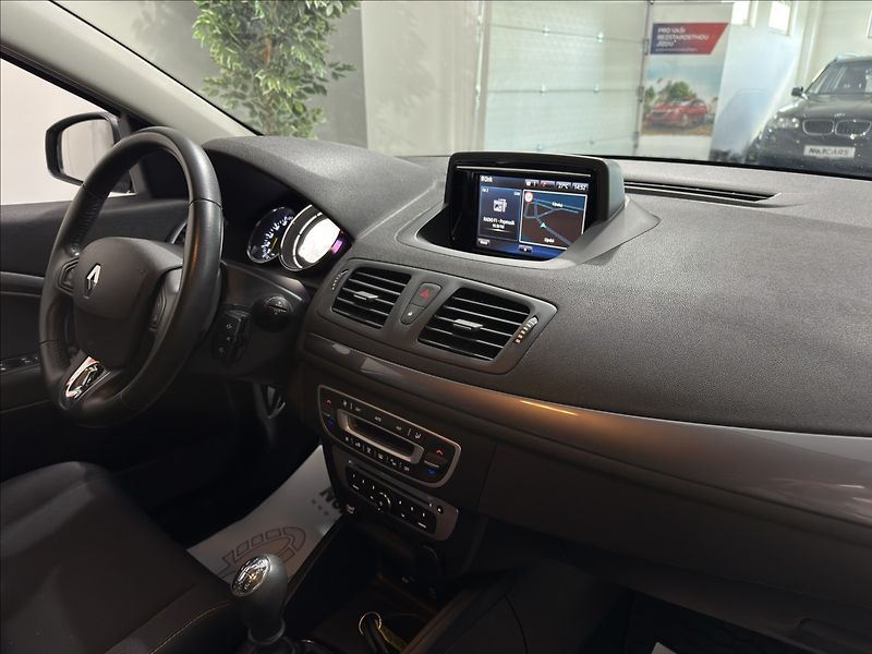 Renault Mégane 1,6   i LIMITED NAVI VÝHŘEV - fotka 18 z 28