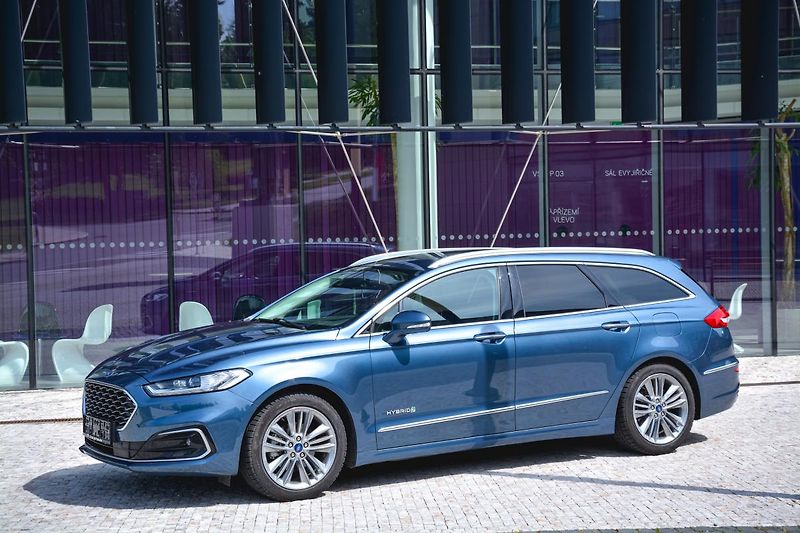 Ford Mondeo (2020) 2.0 187ps Hybrid ecvT VIGNALE  - fotka 4 z 40