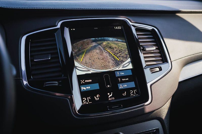 Volvo XC90 (2022) B5 AWD - fotka 21 z 28