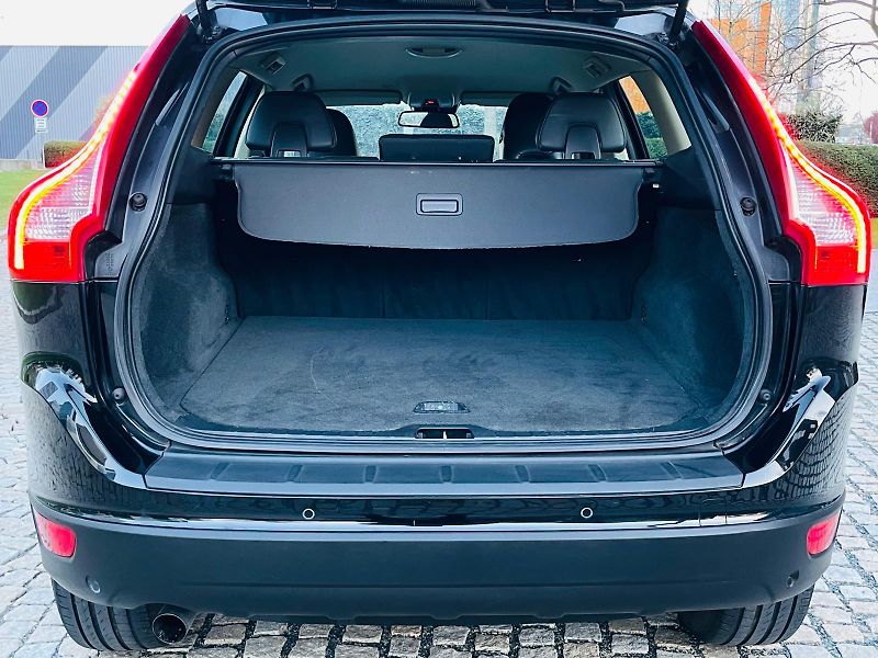 Volvo XC60 2.0D 5VÁLEC AUT VÝHŘEV SENZORY - fotka 21 z 44
