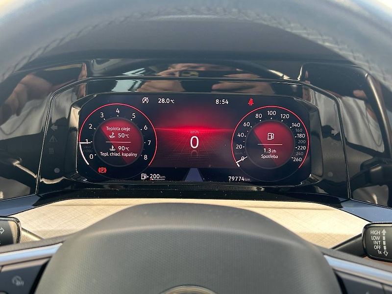Volkswagen Golf Life 6G 1,5TSi - fotka 12 z 24