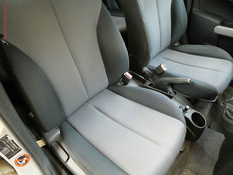 Mazda 2 (2008) 1.3 i, ČR, AC - fotka 11 z 17