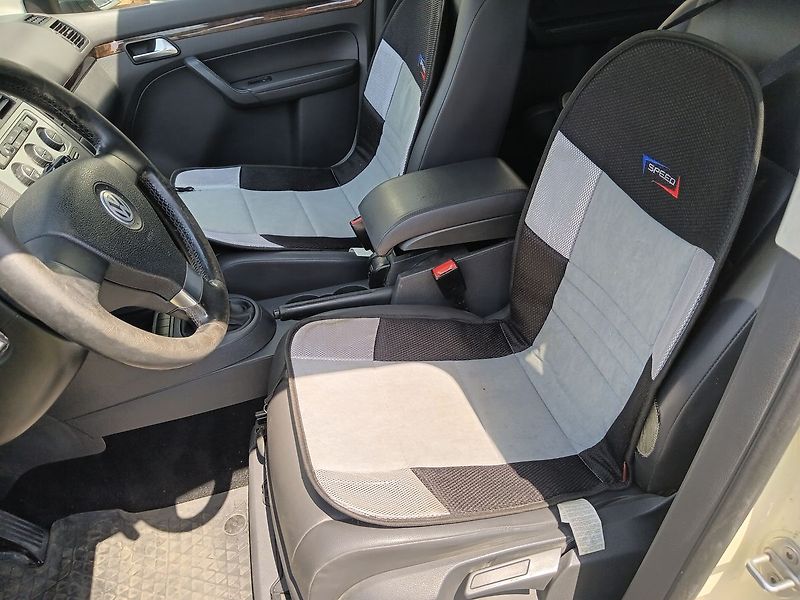 Volkswagen Touran 1.9 TDI Highline 7místný - fotka 11 z 24