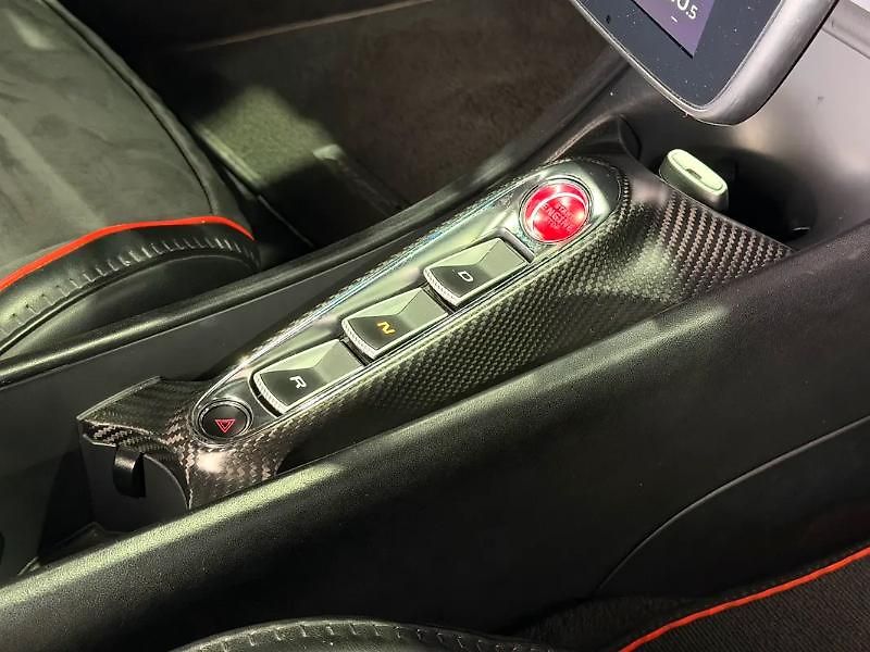 McLaren Ostatní (2023) Hybridní sportovní model - fotka 12 z 15