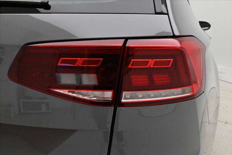 Volkswagen Passat 2,0 TDI 110 kW DSG ELEGANCE Zá - fotka 31 z 32