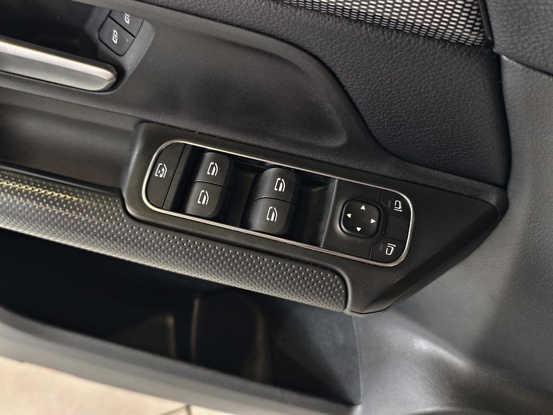 Mercedes-Benz GLB 220 d 140kW, A/T, 7 MÍST, DPH  - fotka 23 z 27