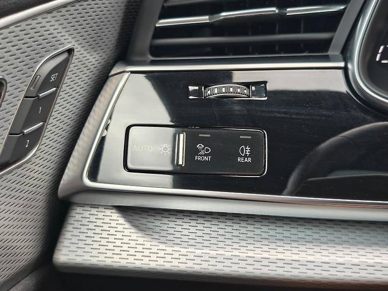 Audi Q8 SQ8 SUV Quattro 8TT 4,0TFSI - fotka 22 z 27