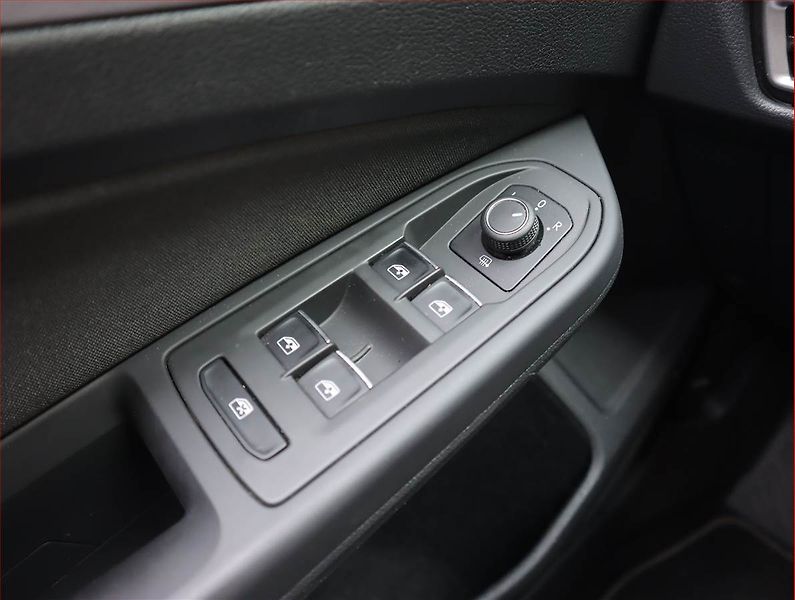 Volkswagen Golf (2021) Life 2.0 TDI, Automat, Navi - fotka 17 z 21