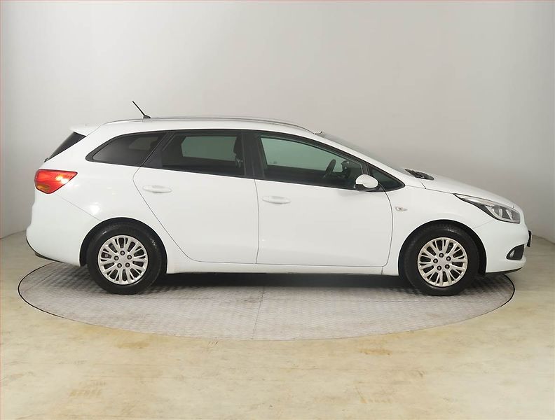 Kia Ceed (2013) 1.4 CVVT, ČR,1.maj, Serv.kniha - fotka 6 z 17
