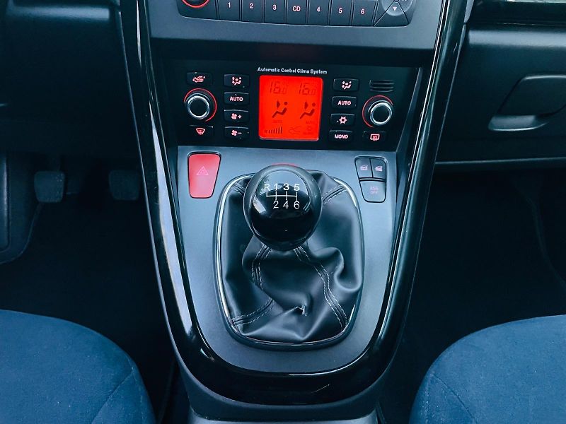 Fiat Croma 1.9D SENZORY SERVISKA TAŽNÉ - fotka 32 z 42