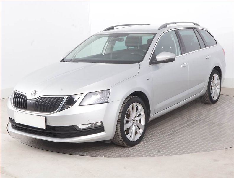 Škoda Octavia (2018) 1.5 TSI, Serv.kniha, Navi - fotka 2 z 15