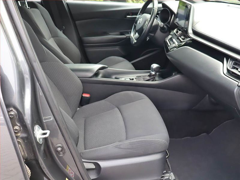 Toyota C-HR (2018) 1.8 Hybrid, Automat - fotka 9 z 21