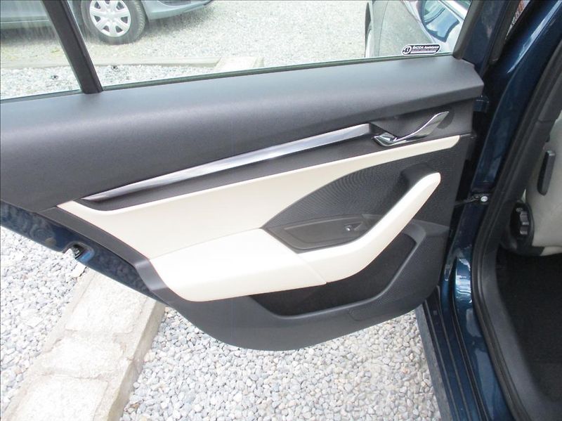 Škoda Octavia 2,0 TDI, Style,DSG,NAVI,CZ - fotka 17 z 45