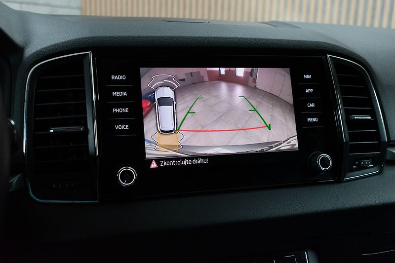 Škoda Karoq 1.5 TSI TAŽNÉ*KAMERA*DPH*ČR 1M - fotka 24 z 39