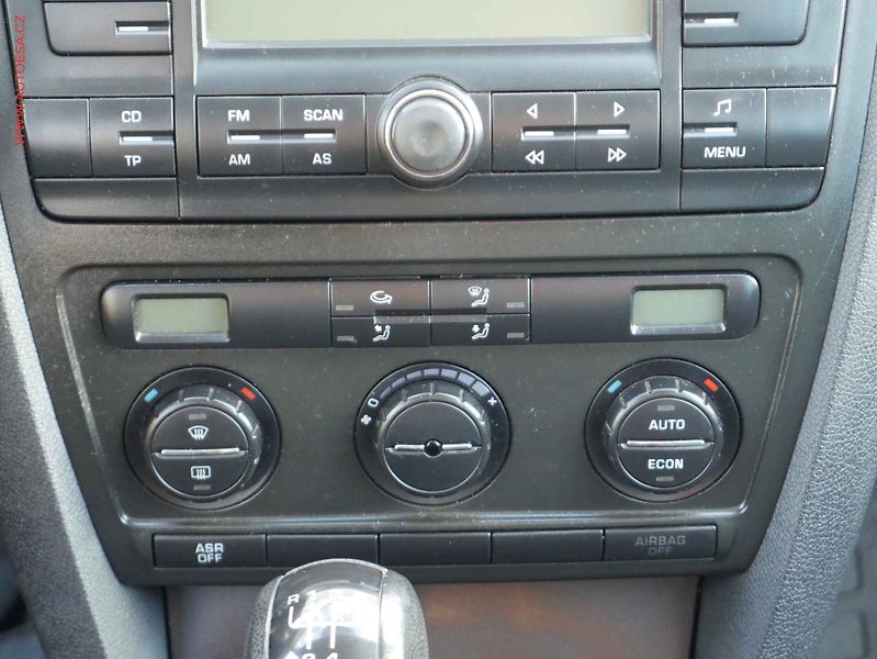 Škoda Octavia (2004) 1.9 TDi, 2.maj, Ambiente, TZ - fotka 12 z 15