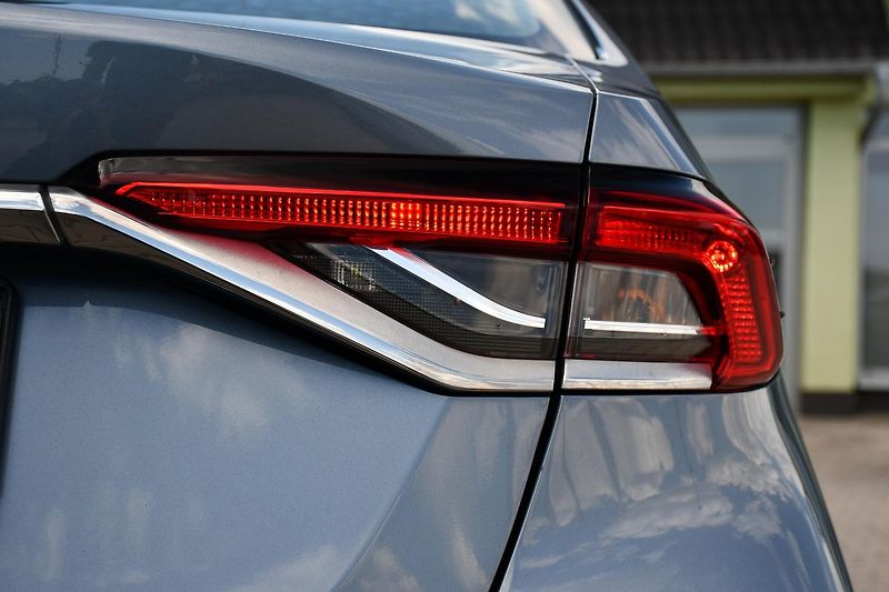 Toyota Corolla 1,5 VVT-i DYNAMIC FORCE COMFOR - fotka 50 z 50