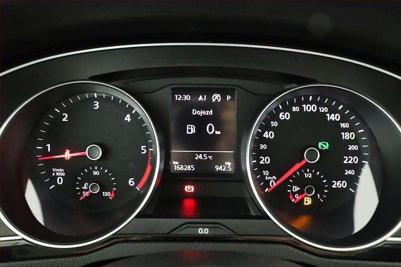 Volkswagen Passat (2016) Comfortline 2.0 TDI, Automat - fotka 16 z 18