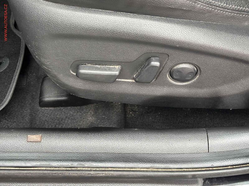 Hyundai Tucson (2016) 2.0 CRDi 4WD, Premium, AT - fotka 13 z 20