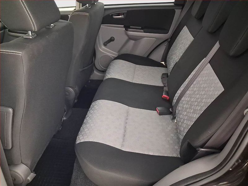 Suzuki SX4 (2013) 1.6 VVT - fotka 10 z 16