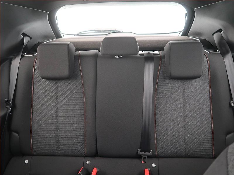 Peugeot 2008 (2025) Style 1.2 PureTech - fotka 10 z 16