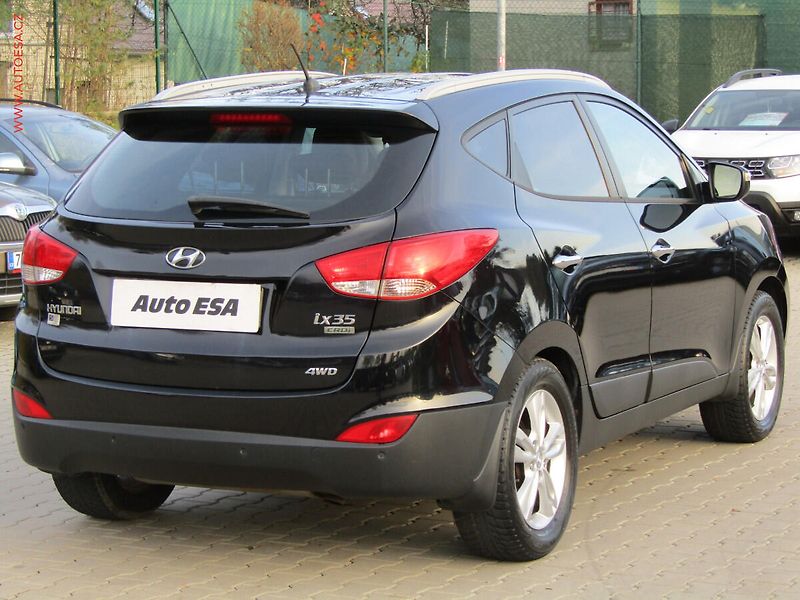 Hyundai ix35 (2012) 2.0 CRDi 4x4, ČR, AC, park - fotka 4 z 21