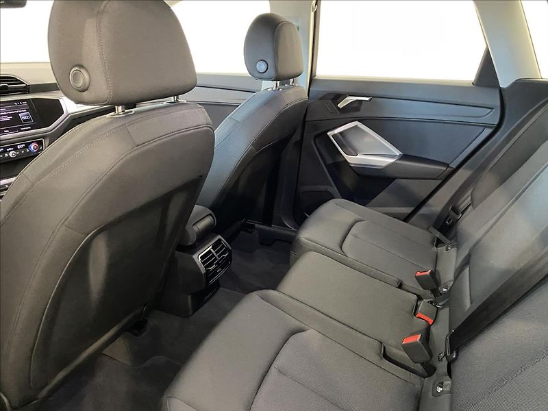 Audi Q3 1,5 35 TFSI S tronic - fotka 6 z 24