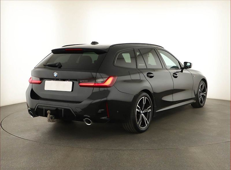 BMW Řada 3 (2023) M Sport 320 d xDrive - fotka 5 z 18
