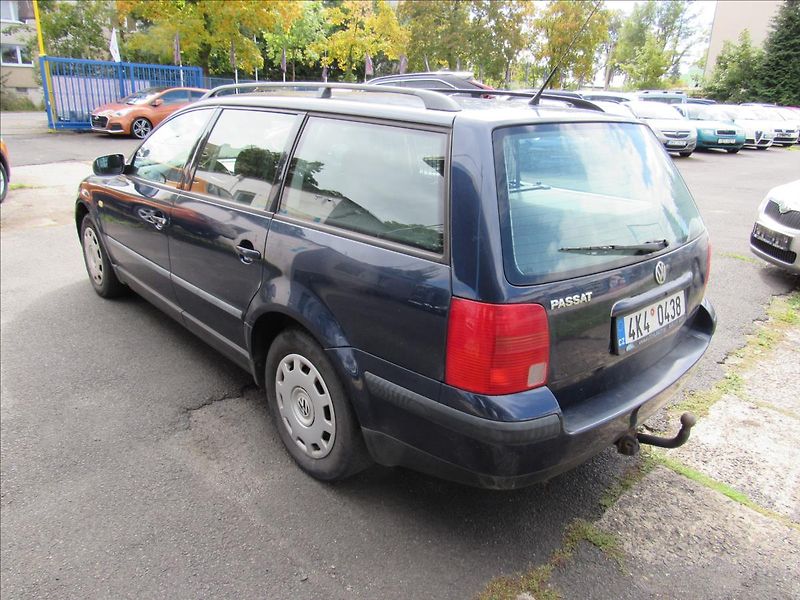 Volkswagen Passat 1,6 i 74kW Combi - fotka 4 z 24