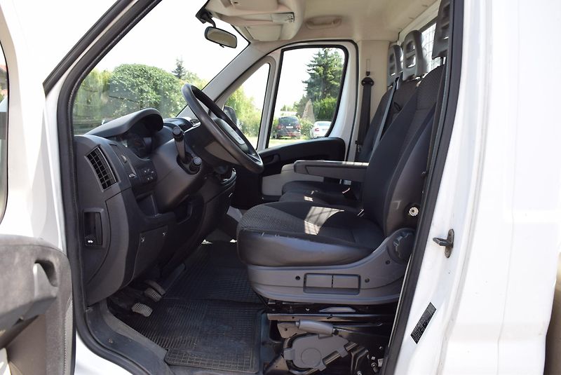 Peugeot Boxer (2015) 2.2HDI 96kw VALNÍK NAVI AC - fotka 18 z 35
