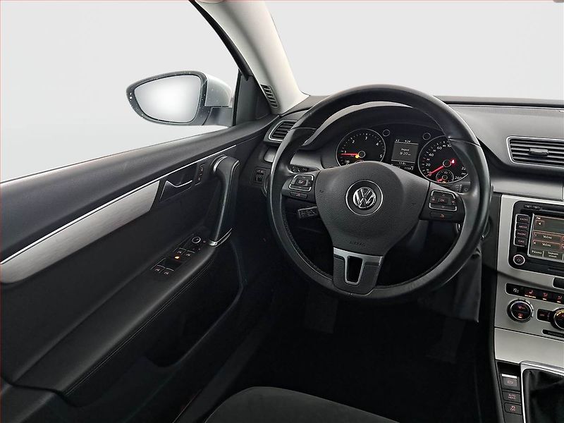 Volkswagen Passat (2011) 2.0 TDI, Navi, Tempomat - fotka 7 z 19