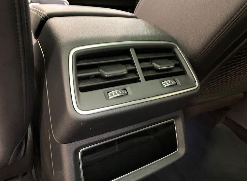 Audi Q8 e-tron 55 Q 360kam Pano Matrix Tažné - fotka 19 z 23