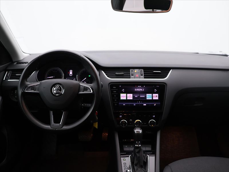Škoda Octavia 2.0 TDI  DSG Style plus Tažné - fotka 17 z 24