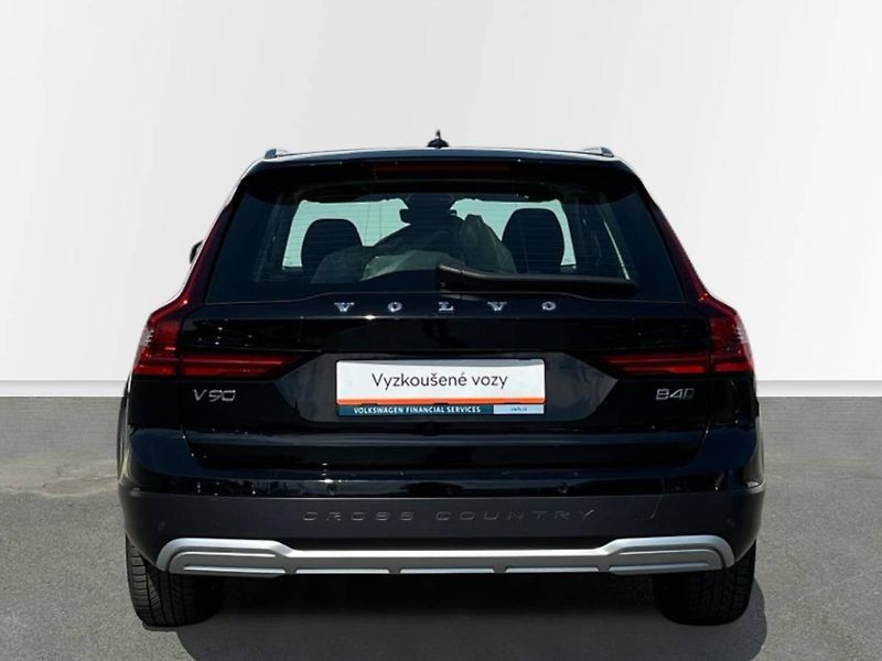 Volvo V90 (2024) B4 AWD diesel Ultimate Auto - fotka 7 z 20