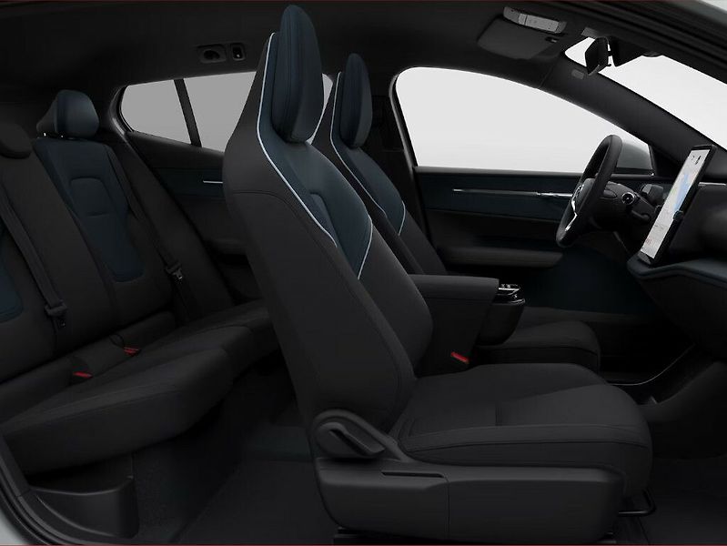 Volvo EX30 CORE P5 Long Range RWD 200kW - fotka 10 z 13